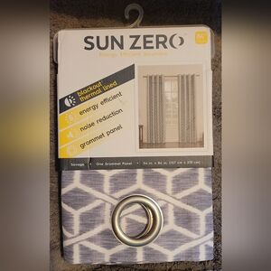 NWT Sun Zero Blackout Thermal Lined Grommet Panel